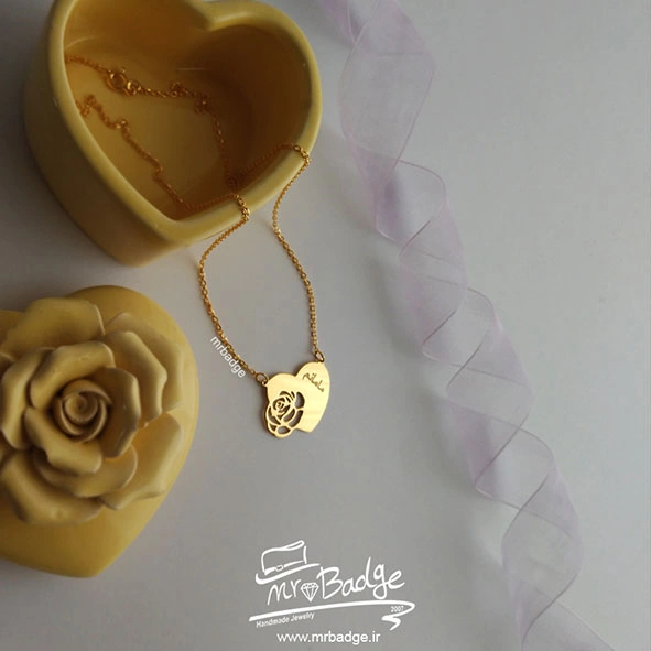 گردنبند-زنانه-قلب-و-گل-با-حک-اسم-دلخواه